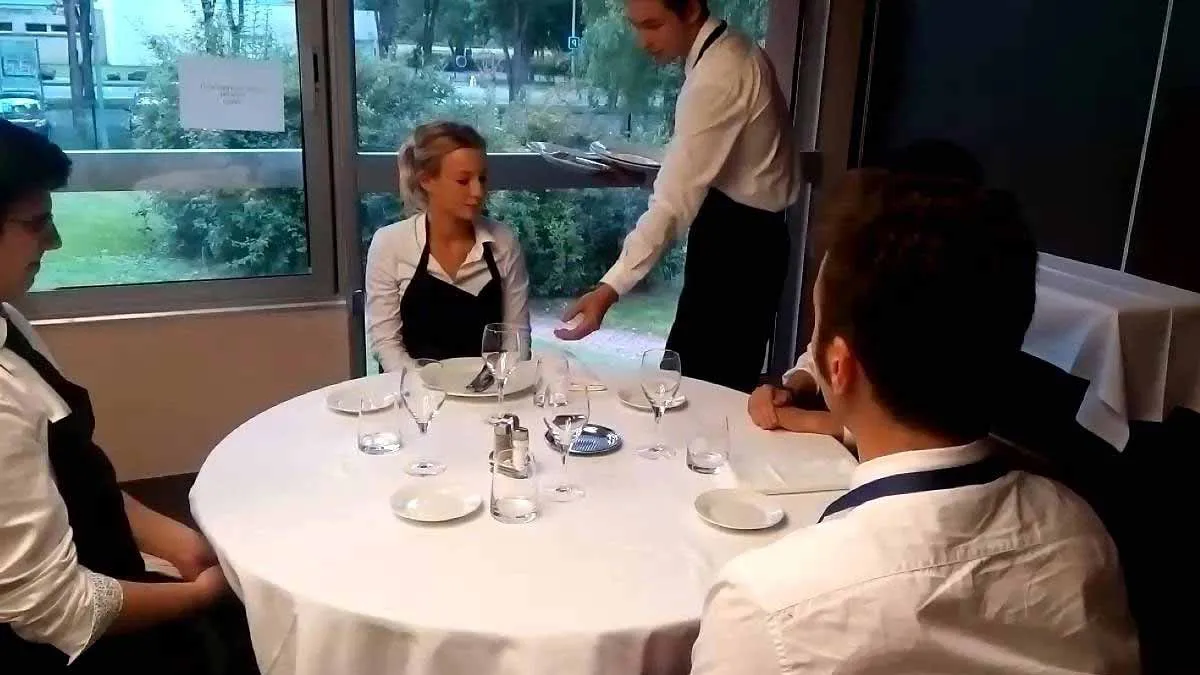 How small gestures create social ties in unexpected places